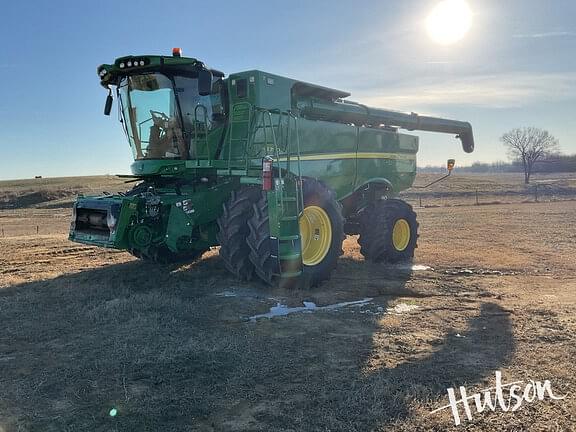 Image of John Deere S780 equipment image 1