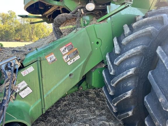 Image of John Deere S780 equipment image 4