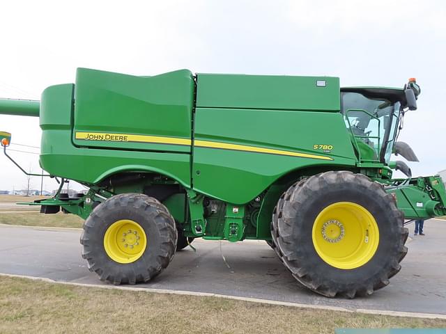 Image of John Deere S780 equipment image 3