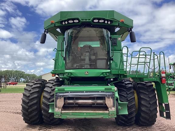 Image of John Deere S780 equipment image 1