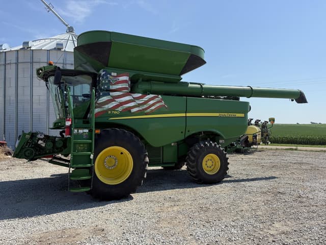 Image of John Deere S780 equipment image 4