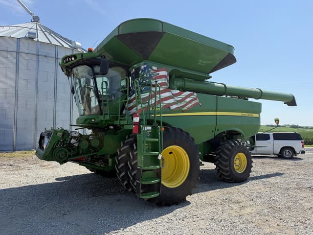 Image of John Deere S780 equipment image 2