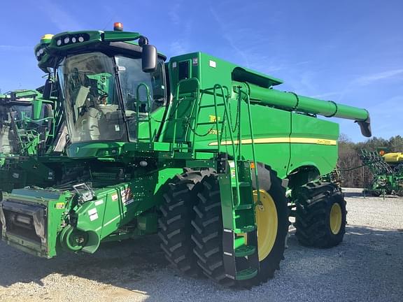 Image of John Deere S780 equipment image 1