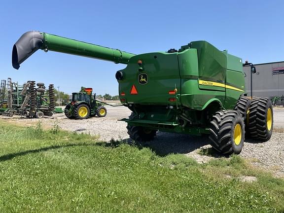 Image of John Deere S780 equipment image 2