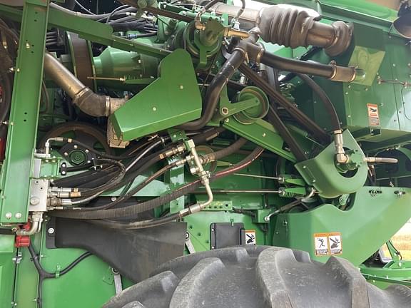 Image of John Deere S780 equipment image 2
