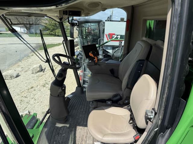 Image of John Deere S780 equipment image 2