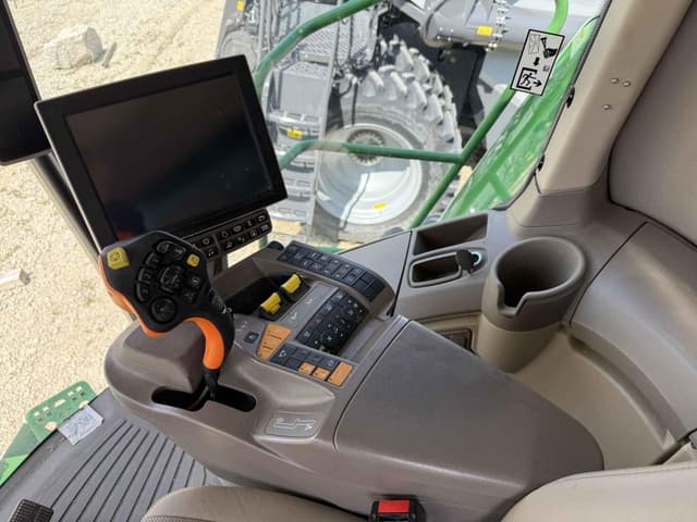 Image of John Deere S780 equipment image 3