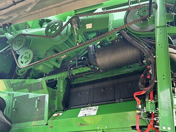 Image of John Deere S780 equipment image 4