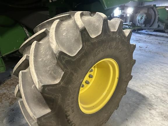 Image of John Deere S780 equipment image 1