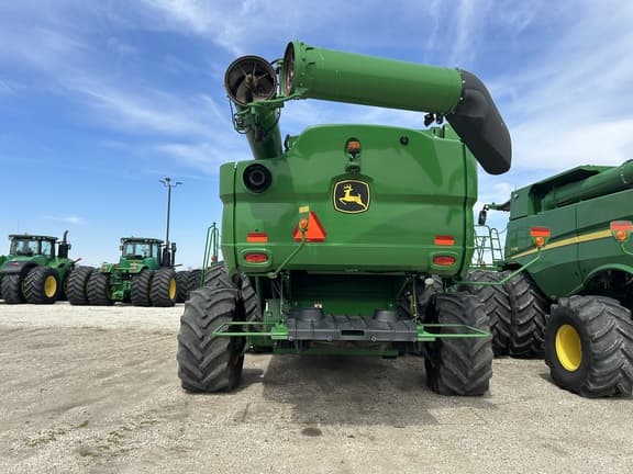 Image of John Deere S780 equipment image 4