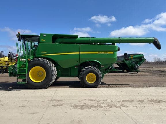 Image of John Deere S780 equipment image 1