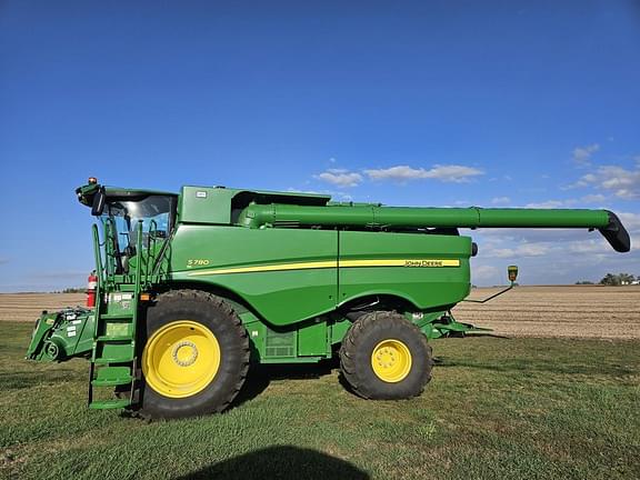 Image of John Deere S780 equipment image 1