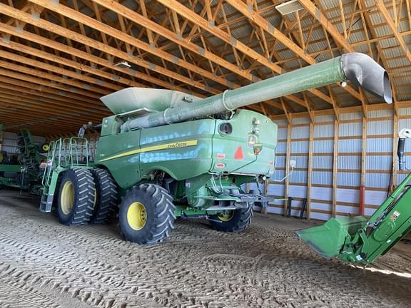 Image of John Deere S780 equipment image 1