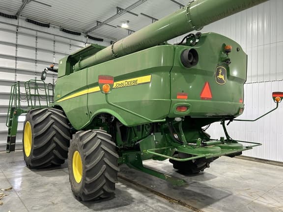 Image of John Deere S780 equipment image 2