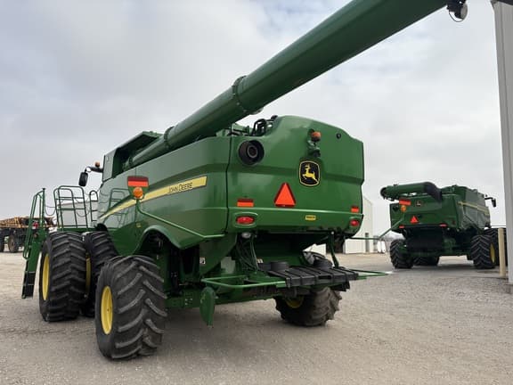 Image of John Deere S780 equipment image 2