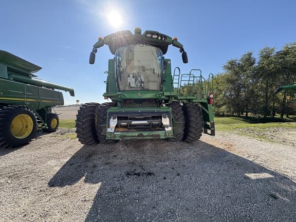 Image of John Deere S780 equipment image 4