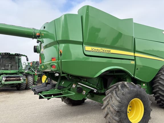 Image of John Deere S780 equipment image 4