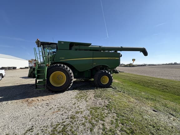 Image of John Deere S780 equipment image 1