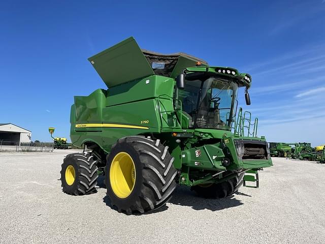 Image of John Deere S790 equipment image 2