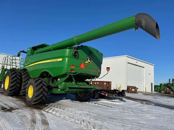 Image of John Deere S790 equipment image 1