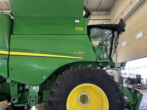 Image of John Deere S790 equipment image 4
