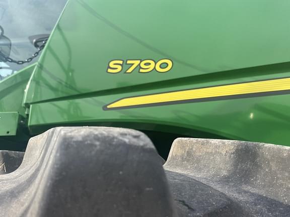 Image of John Deere S790 equipment image 2