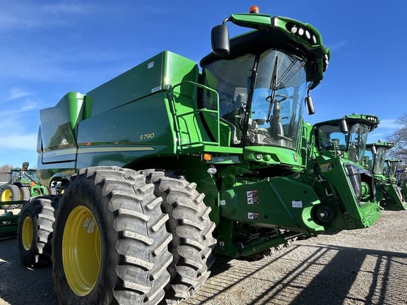 2020 John Deere S790 Equipment Image0
