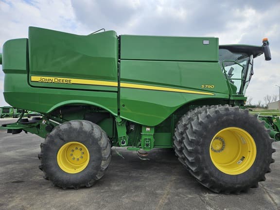 Image of John Deere S790 equipment image 4