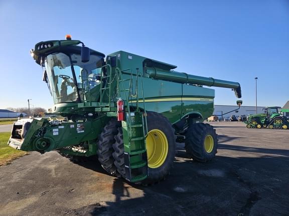 Image of John Deere S790 equipment image 1