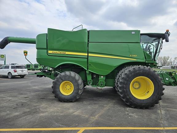 Image of John Deere S790 equipment image 4