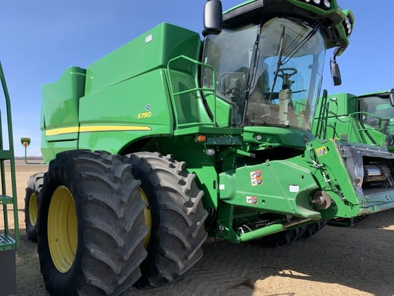 2020 John Deere S790 Equipment Image0
