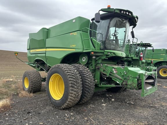 Image of John Deere S790 equipment image 2