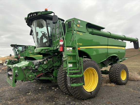 Image of John Deere S790 equipment image 1
