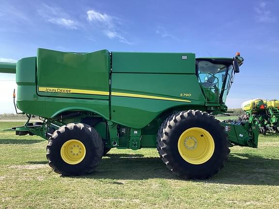 Image of John Deere S790 equipment image 3