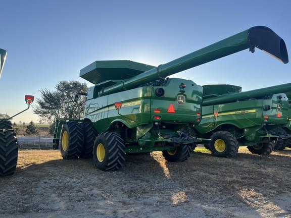 Image of John Deere S790 equipment image 1