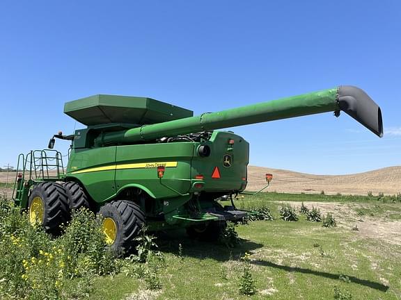 Image of John Deere S790 equipment image 2