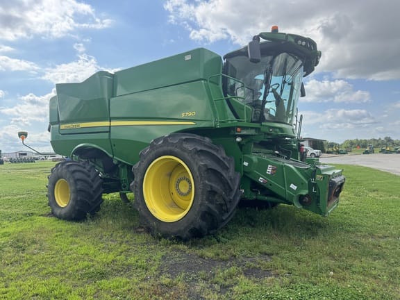 2020 John Deere S790 Equipment Image0