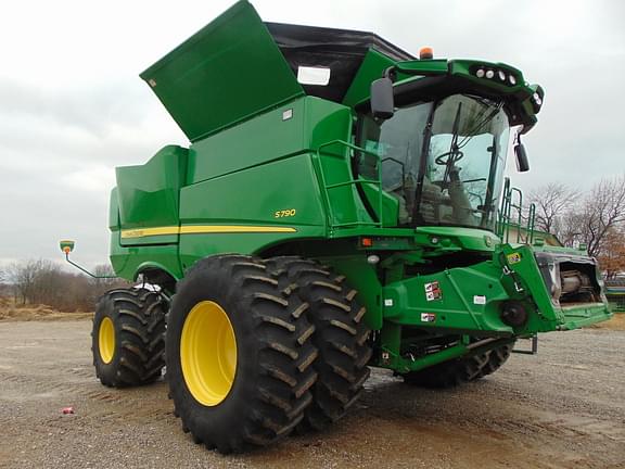 Image of John Deere S790 equipment image 1