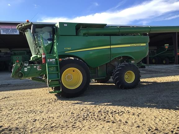 Image of John Deere S790 equipment image 2