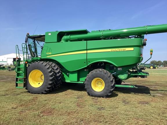 Image of John Deere S790 equipment image 2