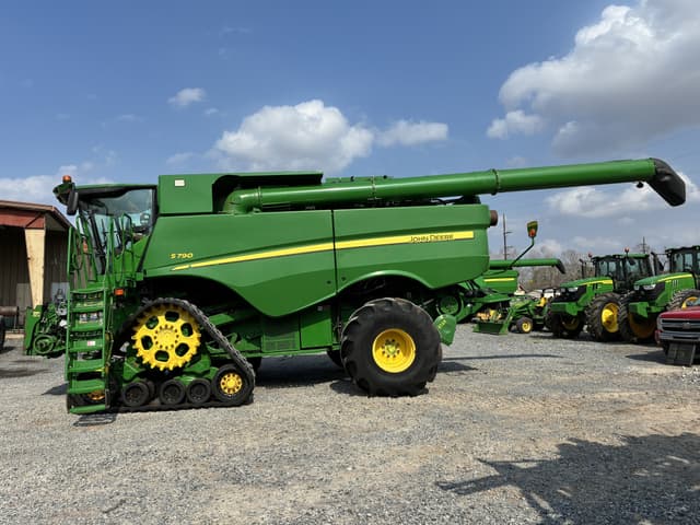Image of John Deere S790 equipment image 1