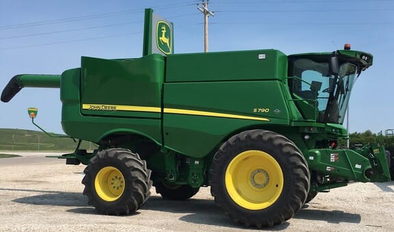 Main image John Deere S790