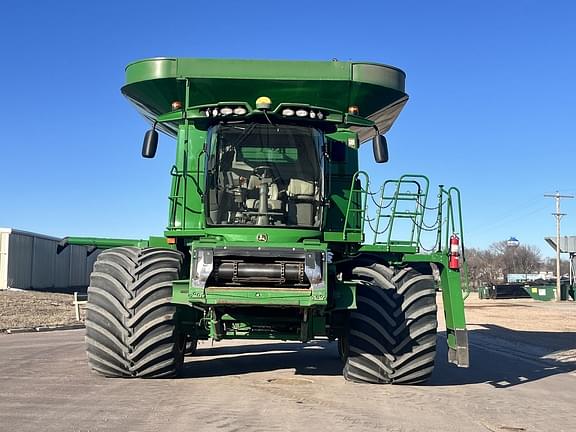 Image of John Deere S790 equipment image 2