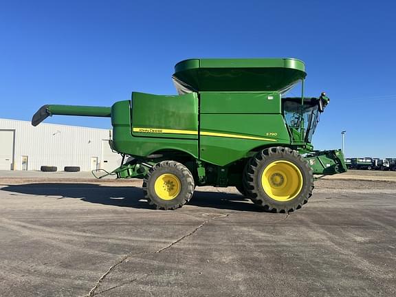 Image of John Deere S790 equipment image 1