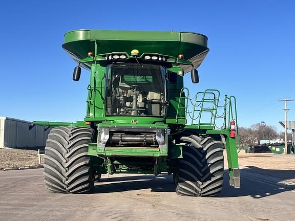 Image of John Deere S790 equipment image 1