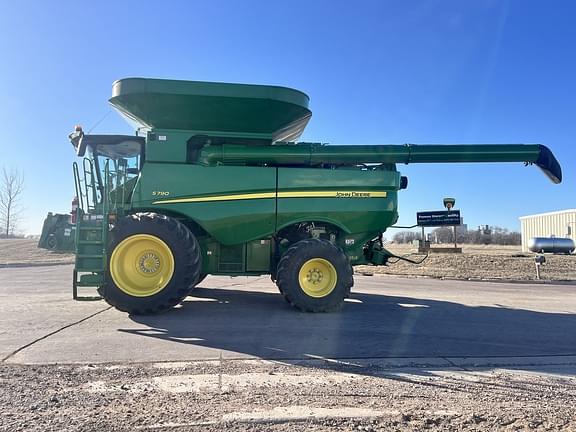 Image of John Deere S790 equipment image 4