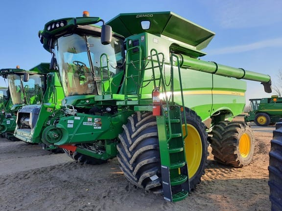 Main image John Deere S790