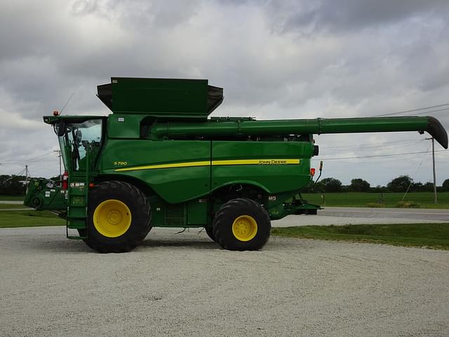 Image of John Deere S790 equipment image 4