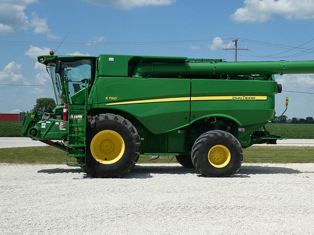 Image of John Deere S790 equipment image 2