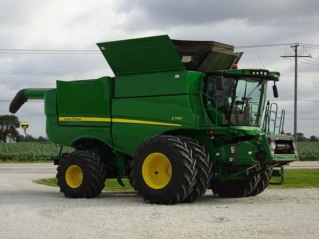 Image of John Deere S790 equipment image 1